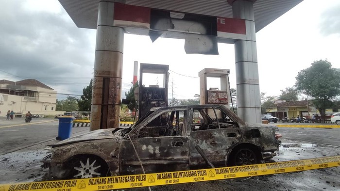Detik-Detik Sedan Ludes Terbakar Saat Isi BBM di SPBU Ngadirojo